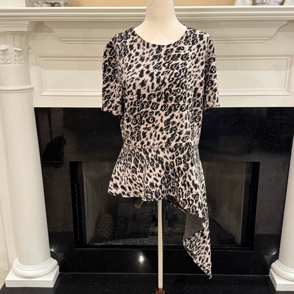 Vince Camuto Leopard Print Asymmetrical Hem Top Size